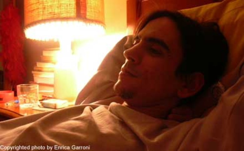 image guy_lying_in_bed.jpg (11.8kB)